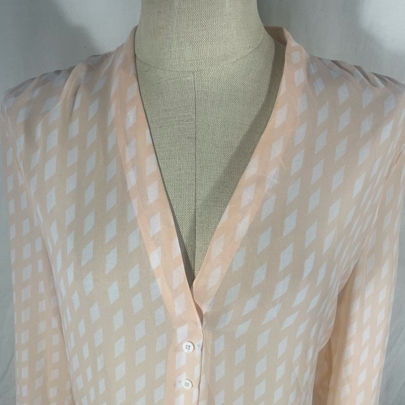 Banana Republic Sheer Blouse Peach with White Geometric Diamond Pattern Size L - Picture 3 of 8